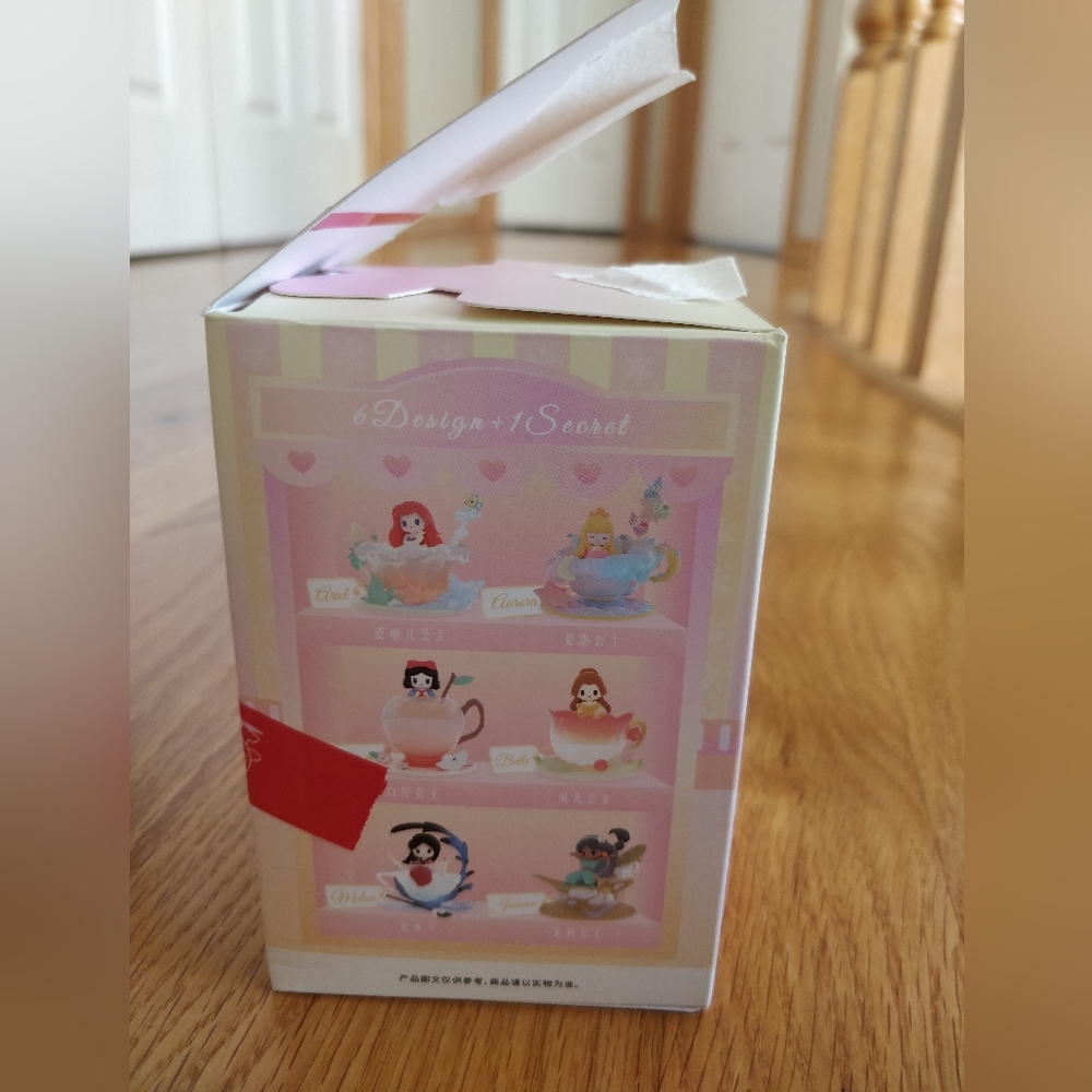 Belle within Rose Teacup (Disney princess teacup D-baby series bind box) - Picture 6 of 11